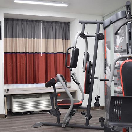 Travelers Inn And Suites Raleigh Ngoại thất bức ảnh